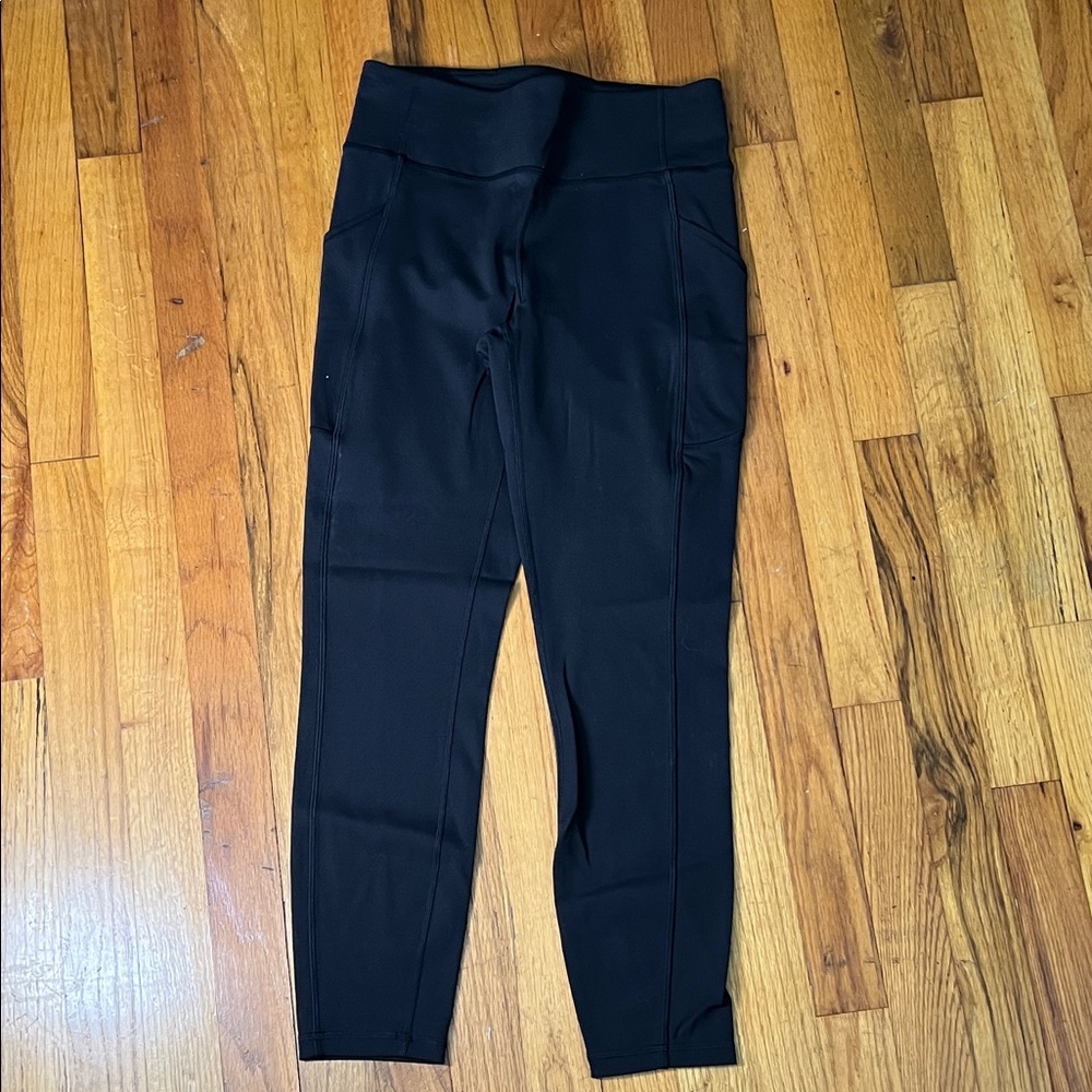 LULULEMON black 7/8 leggings size 8 with pockets